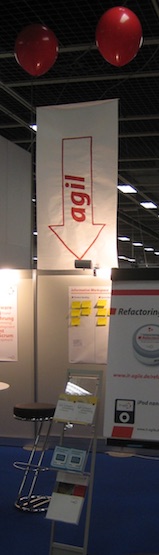 10 Jahre it-agile: 2005-2015 Konferenzstand mit Heliumballons